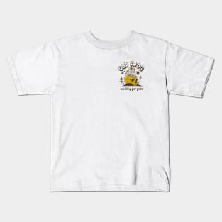 Old frog waiting for fate Kids T-Shirt